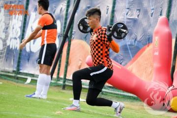 PG中国官网-季后赛氛围渐浓，各队积极备战迎接挑战