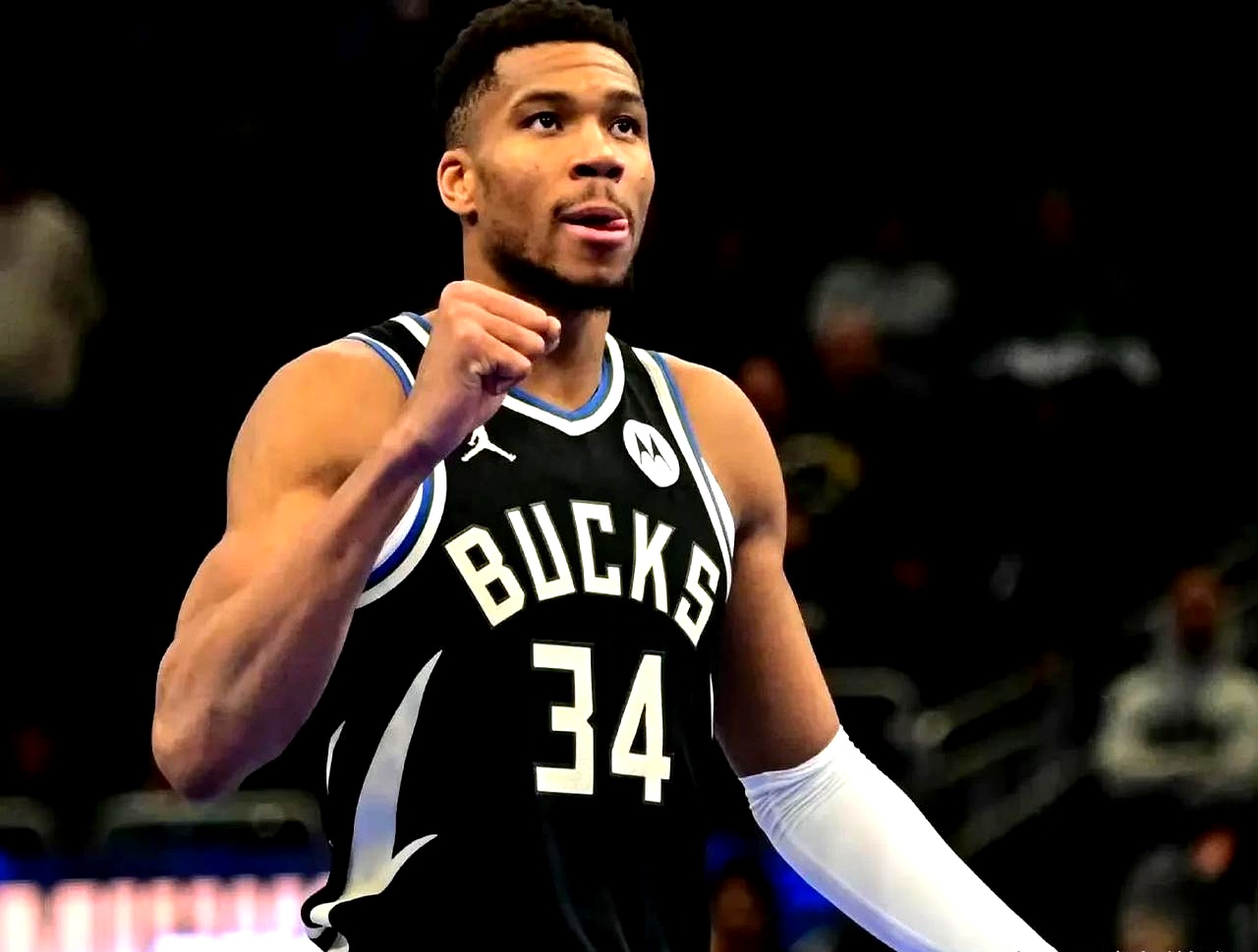 PG在线网站-雄鹿险胜开拓者,字母哥独得38分