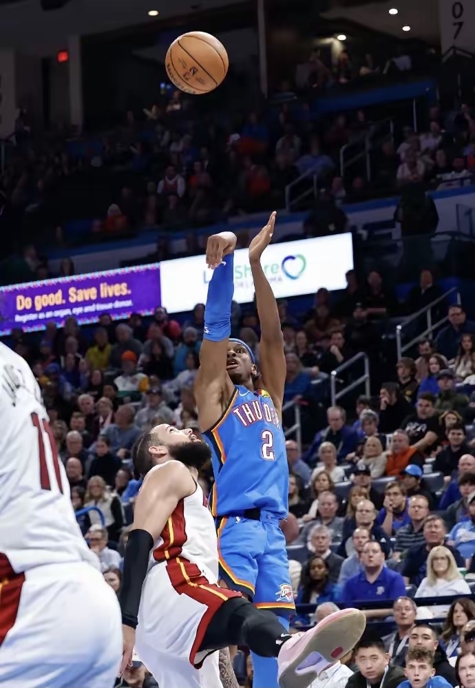 PG电子官网-鹈鹕险胜马刺,乔治高光表现的简单介绍